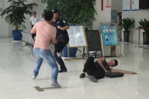 關于在福建海峽銀行溫州分行開展的防爆防搶演練工作